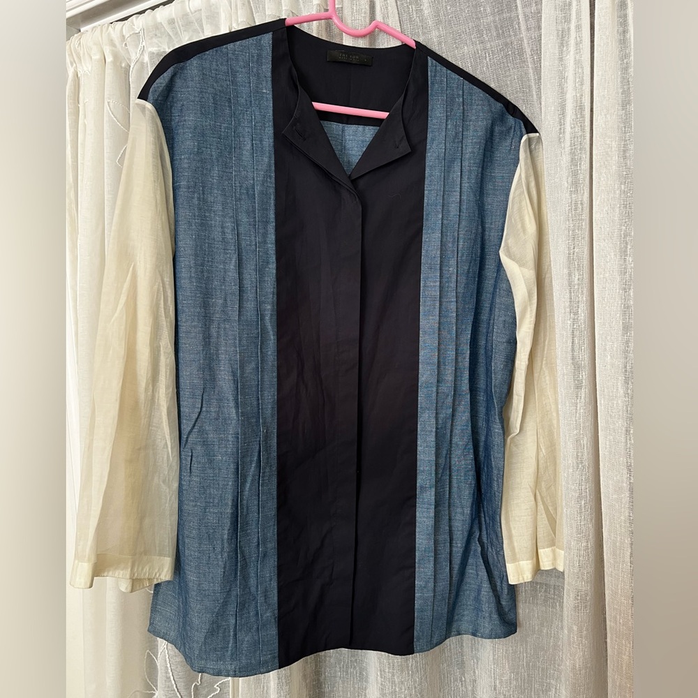 The row blouse. Size 4. Navy, blue, white. Great condition barely worn.